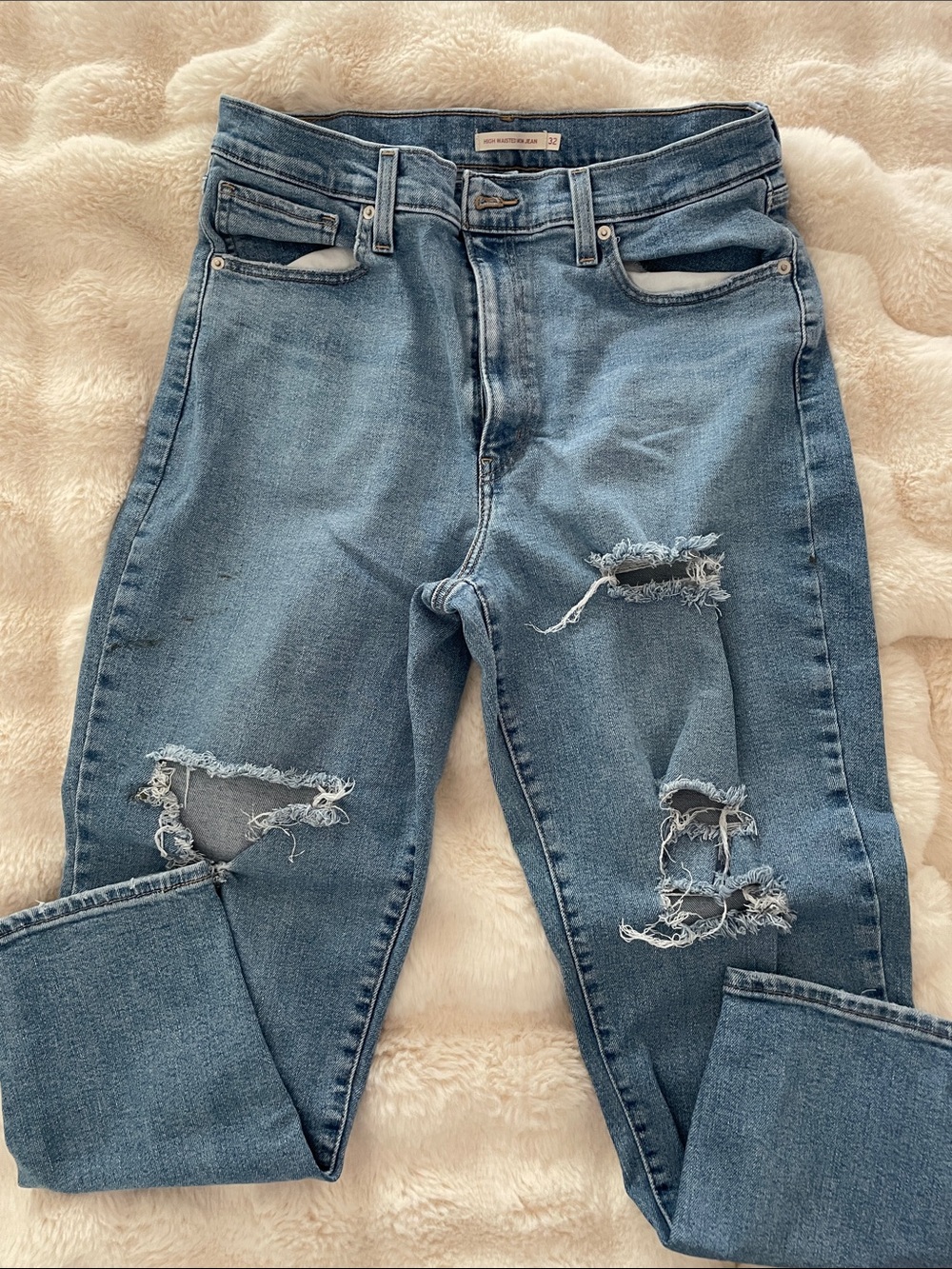 Levi's Women's High-Rise Distressed Jeans - Medium Blue